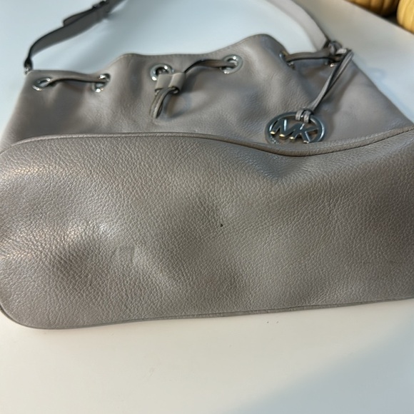 Michael Kors Gray Leather Bucket Bag Drawstring Shoulder Bag Purse - Picture 14 of 16